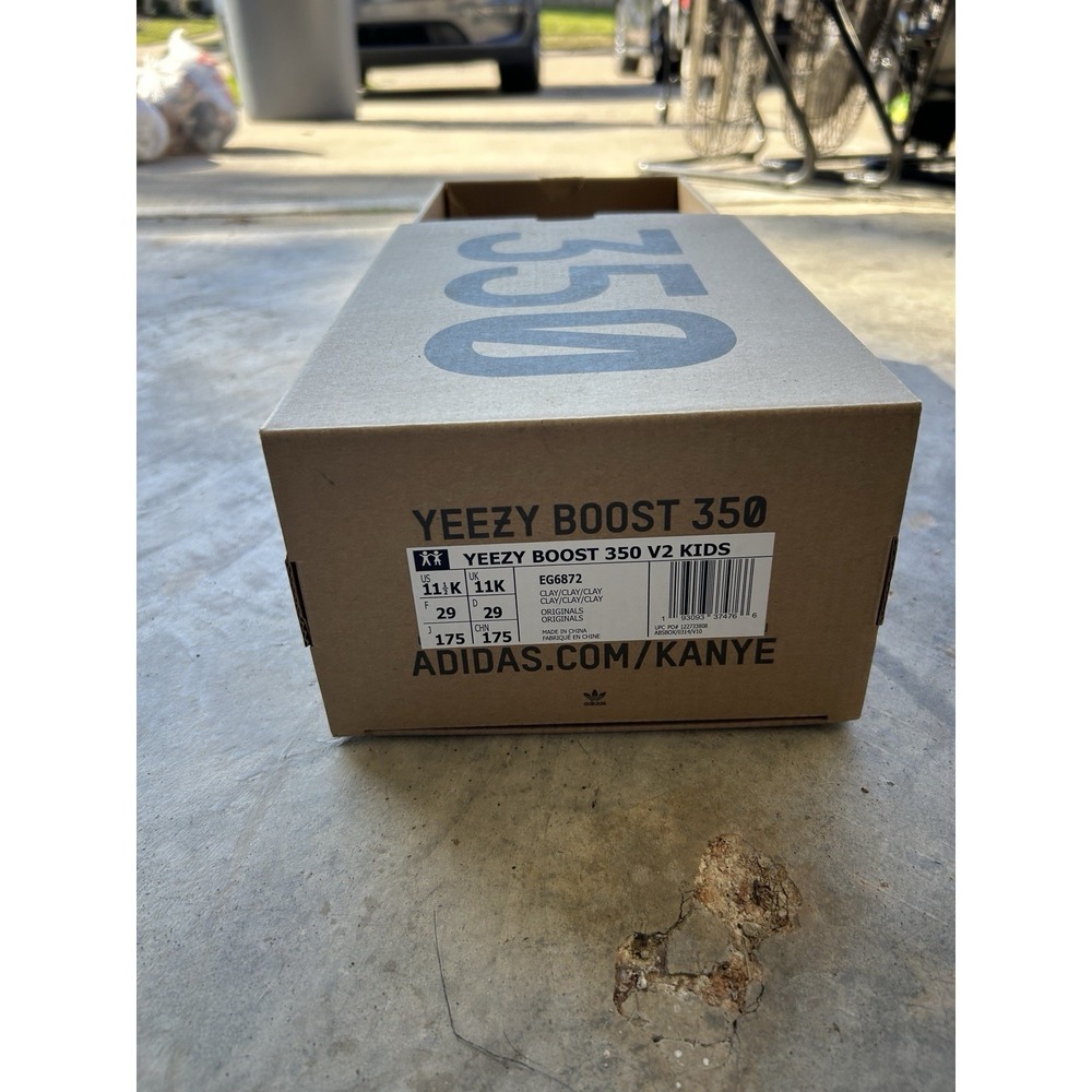 Empty Yeezy 350 Boost V2 Box 11.5 Kids - Picture 2 of 2